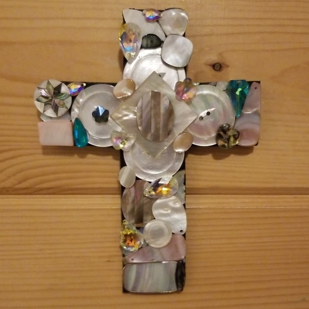 Pearl cross